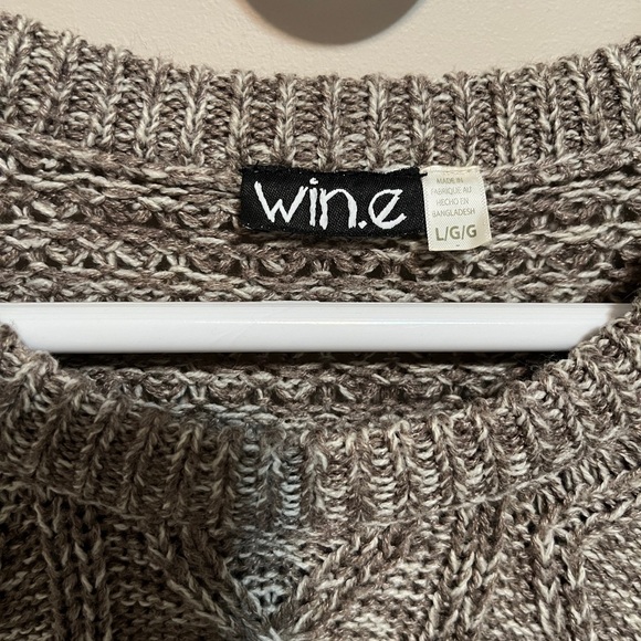 Win.e Sweater, size L - Picture 2 of 7
